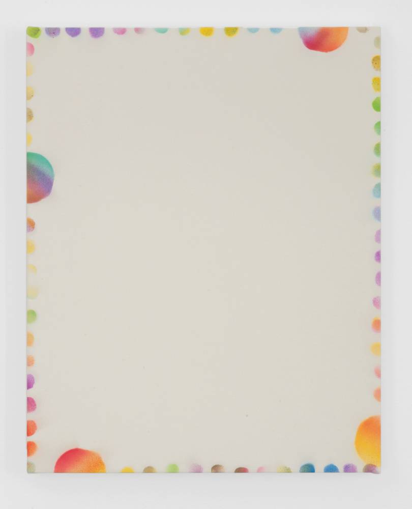 differing sized dots along edge