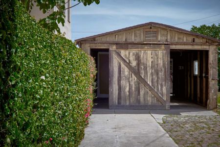 shed like building